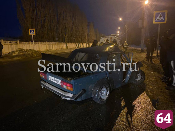 Двое мужчин покалечились в ДТП с грузовиком под Саратовом