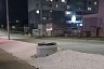 В Саратове неизвестные засыпали газон щебнем 