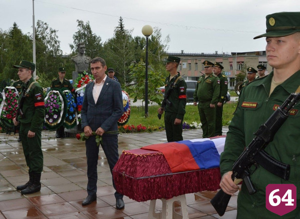Под Саратовом простились с погибшим в СВО добровольцем