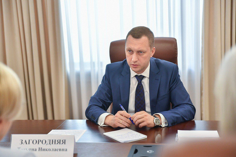 Роман Бусаргин поручил усилить контроль за детскими лагерями и площадками
