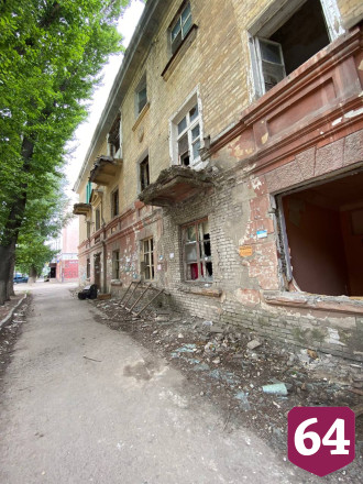 Саратовцы боятся ходить рядом с опасным расселенным домом