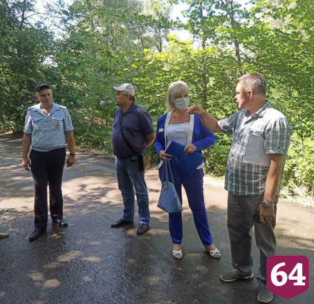Въезд на пляж под Саратовом перегородили бетонными плитами