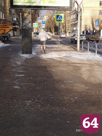 Саратовцы заступились за гулявшего в шортах горожанина