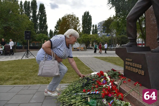 В Саратовской области открыли памятник погибшему в Беслане бойцу
