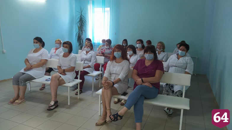В Саратовской области будущих врачей призвали растить со школы