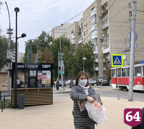 Жители Саратова начали носить маски в общественных местах