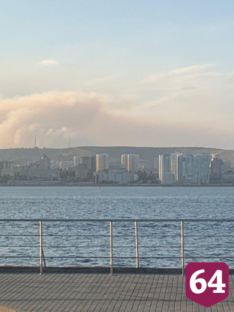 Дым от крупного пожара под Саратовом виден из Энгельса