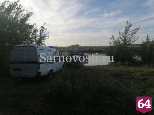 В Саратовской области из пруда достали труп неизвестного мужчины