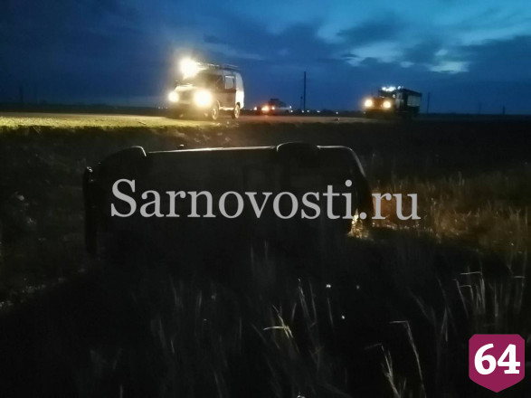 Под Саратовом в ДТП погиб водитель опрокинувшейся иномарки