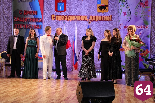 В энгельсском интернате пел Сметанников и вручали юбилейные медали 