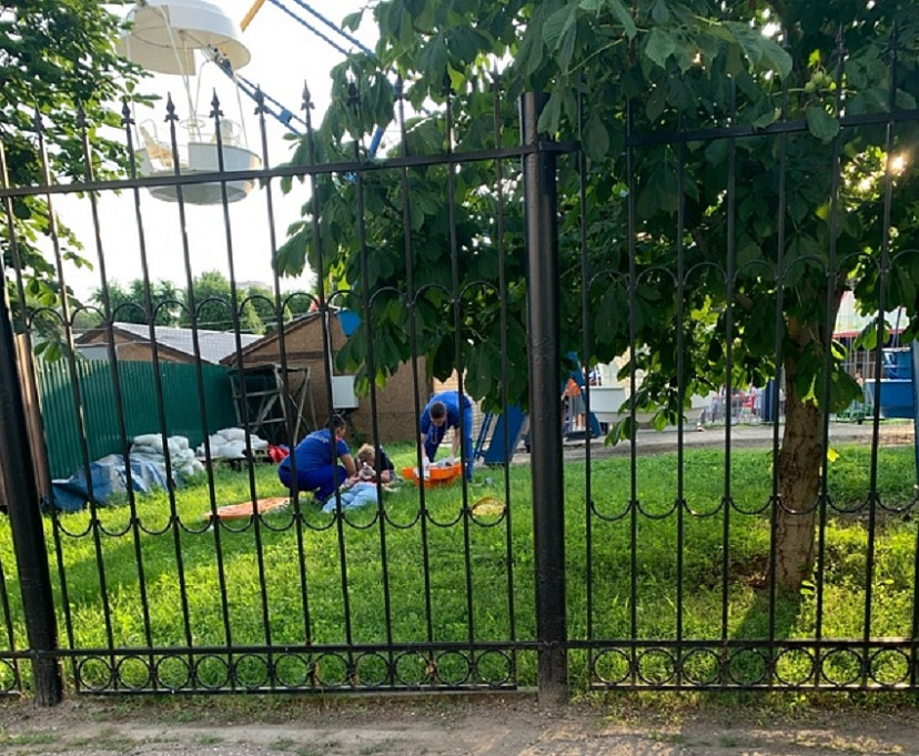 В Энгельсе женщина упала с колеса обозрения и погибла