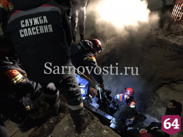 В центре Саратова пенсионерка упала в коммунальный котлован