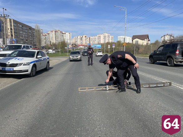 Автоинспекторы померили ямы на дорогах Саратова