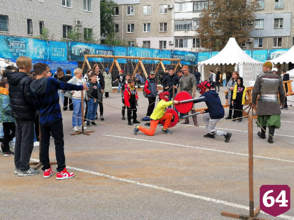 Сергей Безруков узнал будущее в саратовской юрте шамана