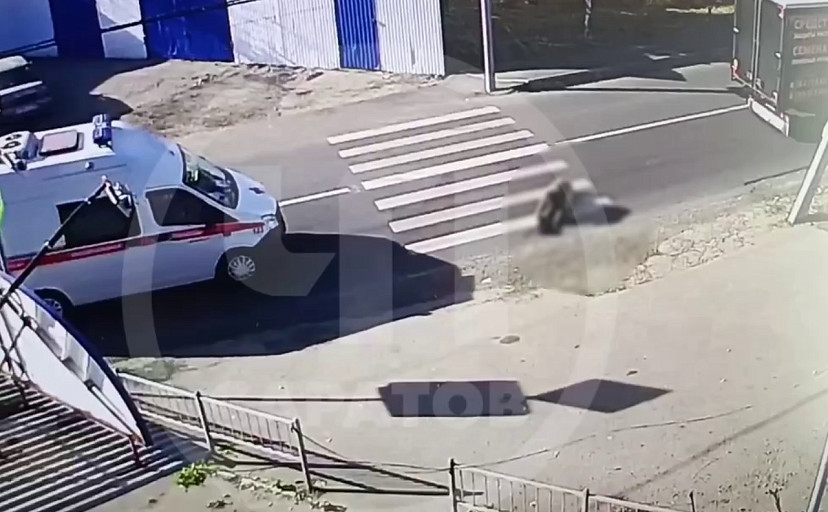 «Газель» сбила девочку в Саратове перед машиной скорой помощи