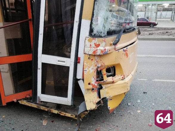 Ребенок и трое взрослых пострадали в ДТП с троллейбусом и маршруткой