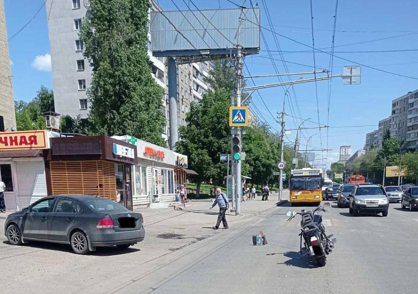 Мотоциклист разбился в аварии с иномаркой на Улешах