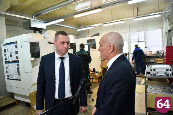 Губернатор призвал удерживать рабочих ростом зарплат