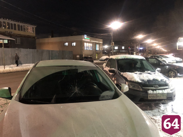 Саратовских автохамов оштрафовали за парковку на пешеходном переходе
