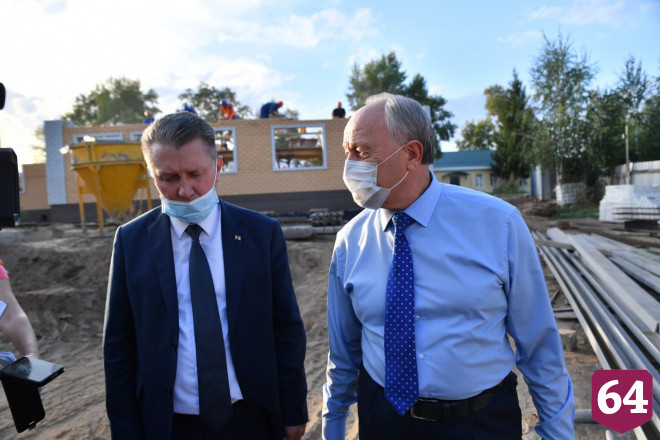 Радаев раскритиковал чиновника за срыв сроков строительства бассейна 