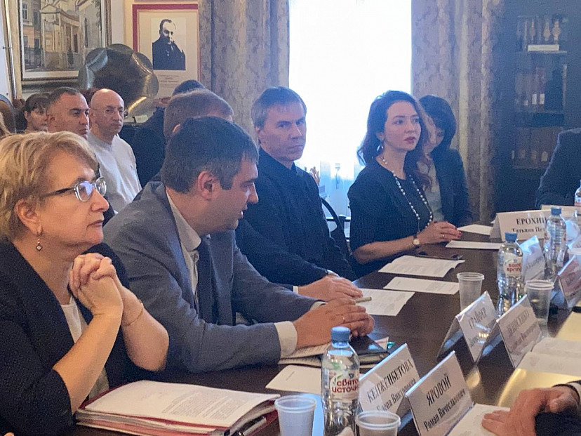 В Саратове предложили создать программу ремонта больниц и поликлиник 