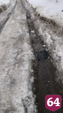 В Саратове «скорые» не могут проехать по дороге с полуметровой колеей
