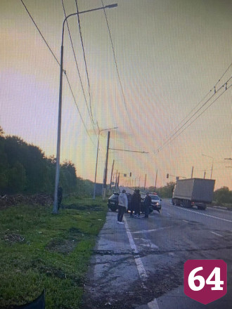 Компания молодых людей покалечилась в ночном ДТП со столбом