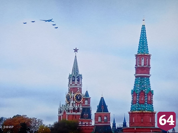 Летчики из Энгельса приняли участие в воздушном параде над Москвой