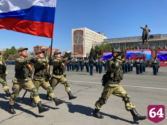 В Саратове состоялось торжественное прохождение войск в честь Дня Победы