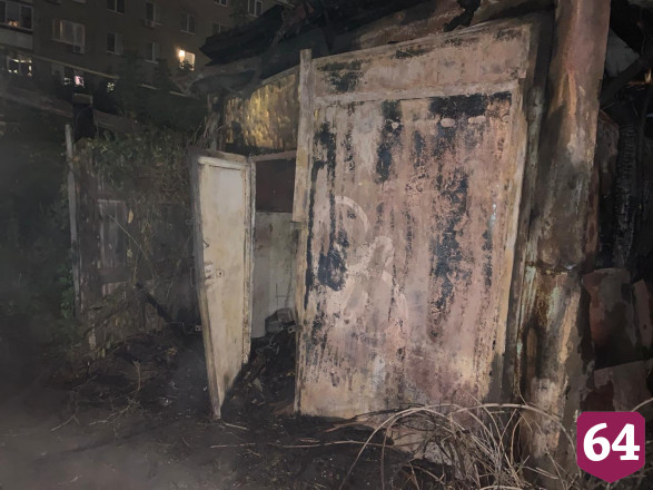 В Саратове после тушения гаража нашли труп неизвестного