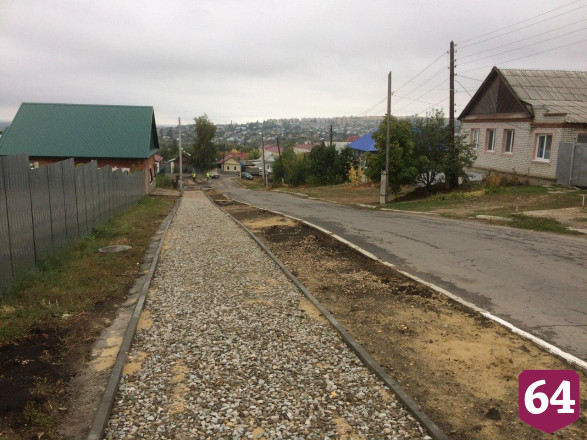 Депутат обсудил с горожанами качество ремонта тротуаров