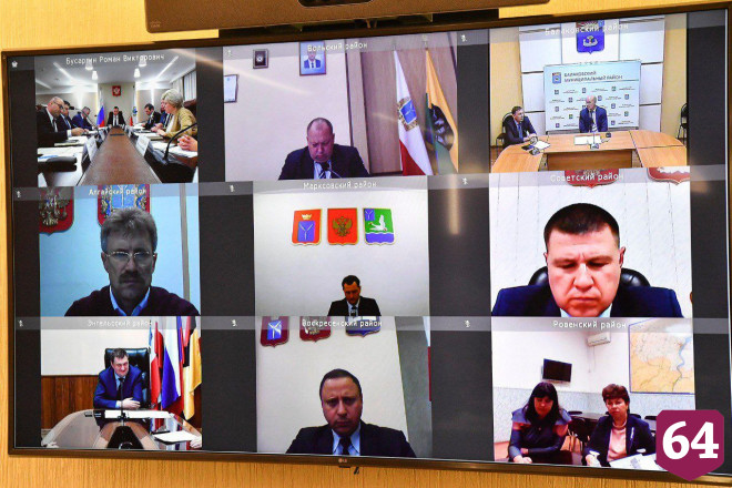 Губернатор потребовал дать тепло во все дома Саратовской области
