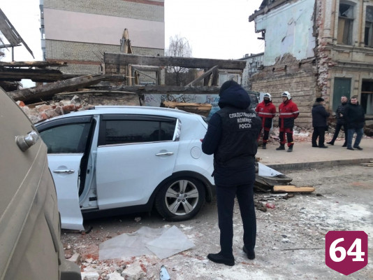 Прораба осудят за рухнувший в Саратове на иномарку дом