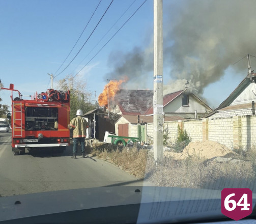 Пожарные отбивали от огня частный дом на Сызранской