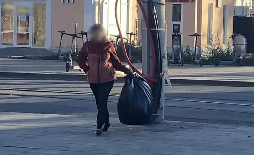 В центре Саратова незаконно выбрасывали мусор 