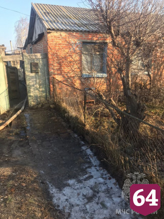 Женщина отравилась гарью на пожаре под Саратовом