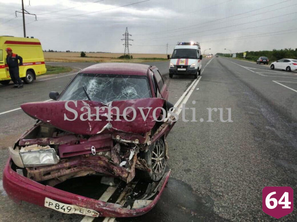 В массовой аварии под Саратовом пострадали 3 человека