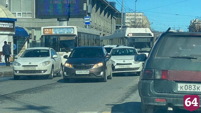 ДТП с иномарками парализовало движение в центре Саратова