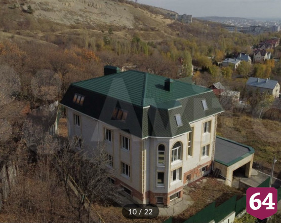 В Саратове за 60 млн продают коттедж с уважаемыми соседями