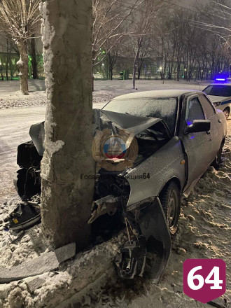 «Приора» влетела в столб на Панфилова