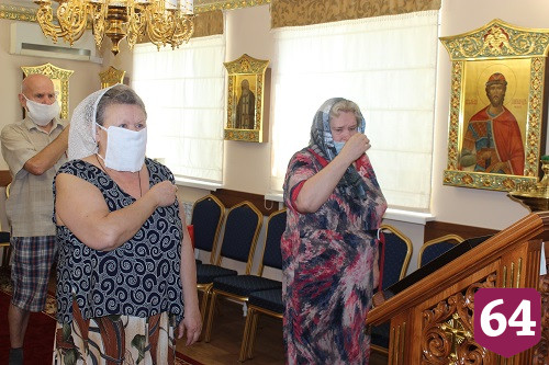 В храме Энгельсского дома-интерната вспоминали лекаря и святого Пантелеимона 
