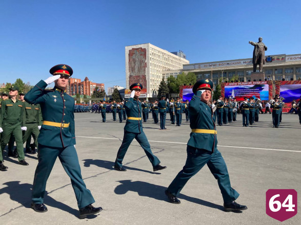 В Саратове состоялось торжественное прохождение войск в честь Дня Победы