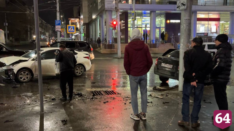 Три человека пострадали в ДТП в центре Саратова