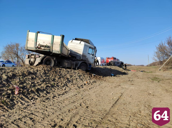 В Саратове водитель грузовика из-за невнимательности устроил ДТП с погибшим