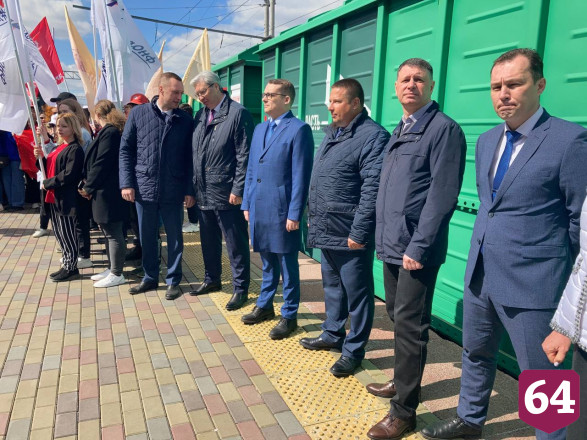 Из Саратова для Донбасса отправили поезд с 95 тоннами гуманитарной помощи 