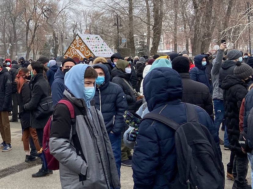 В Саратове вышли на протестную акцию, чтобы «потусить с ребятами»