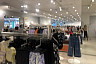 Саратовцы выстроились в очереди на распродаже H&M перед уходом из России 