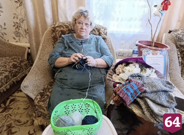 Саратовцы связали и передали на СВО 100 пар теплых носков