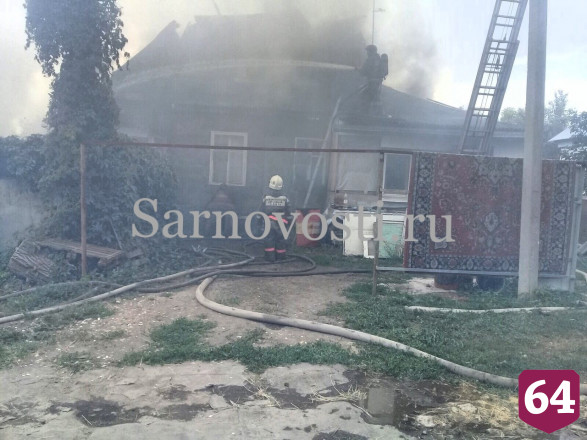 Пожарные не дали огню уничтожить поселок под Саратовом