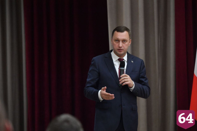 Губернатор дал поручения по решению проблем с водой и дорогами Аткарского района